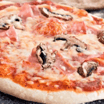 15 Pizza Putenschinken und Champignons